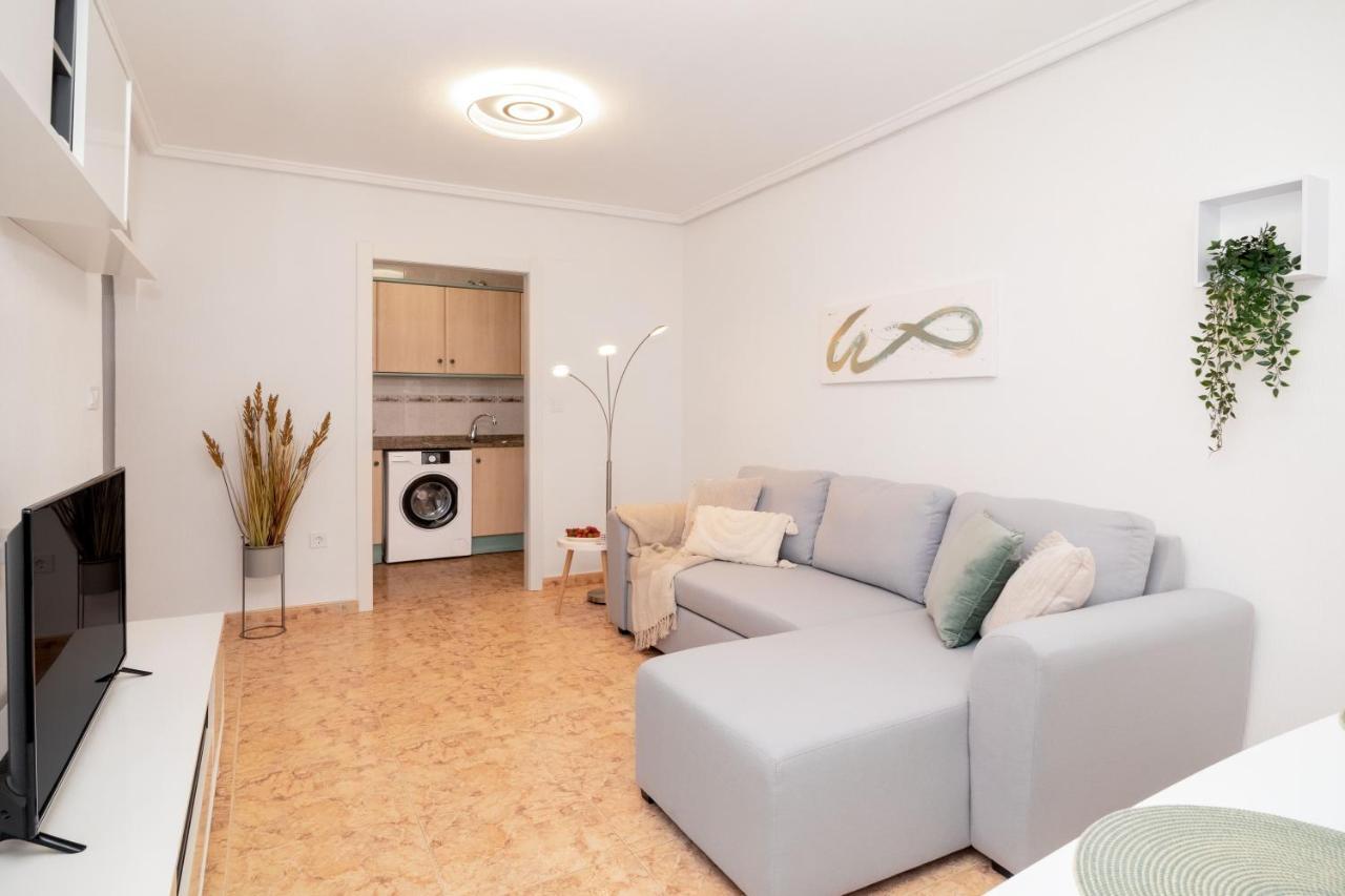 Piso En El Centro Apartment Torrevieja Bagian luar foto