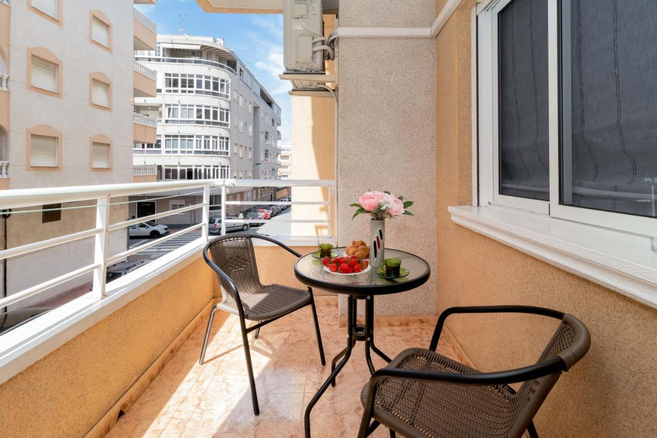 Piso En El Centro Apartment Torrevieja Bagian luar foto