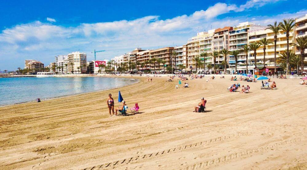 Piso En El Centro Apartment Torrevieja Bagian luar foto